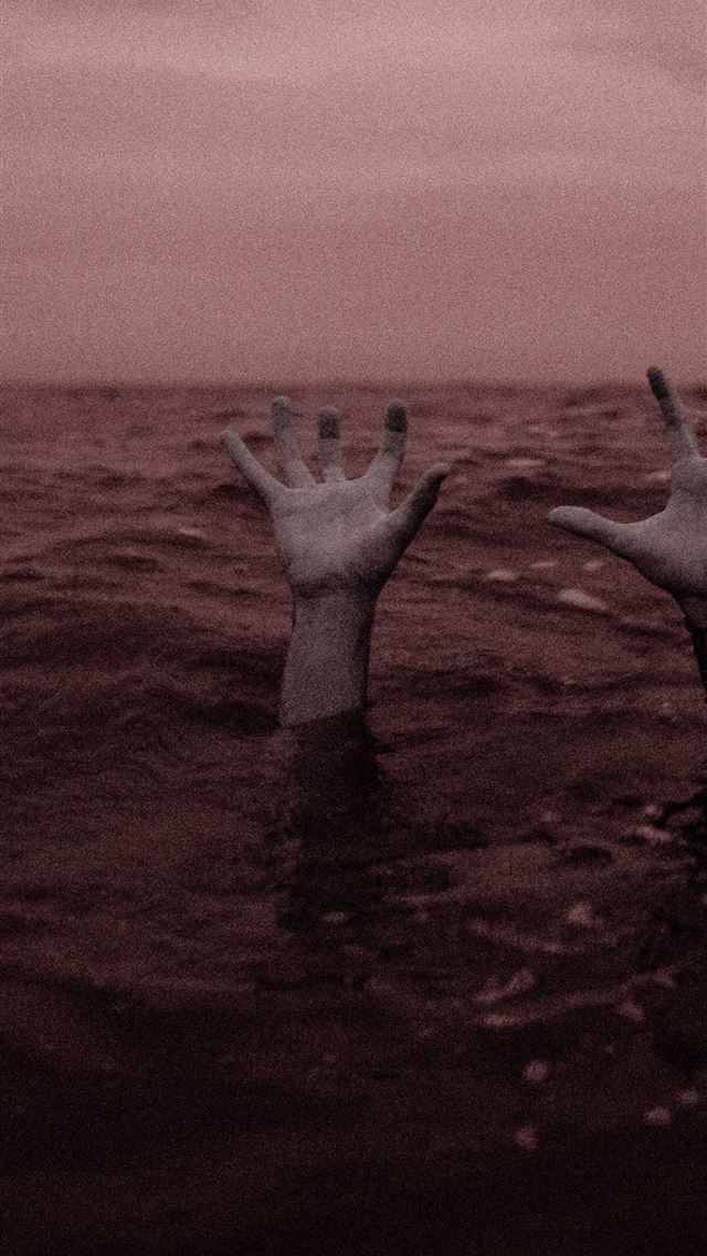 640x1136 person sinking on body of water - fall iPhone Wallpaper
