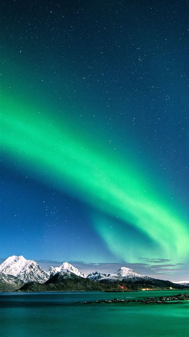 1284x2778 Northern lights in mountains and lake ID 5379 - lake iPhone Wallpaper