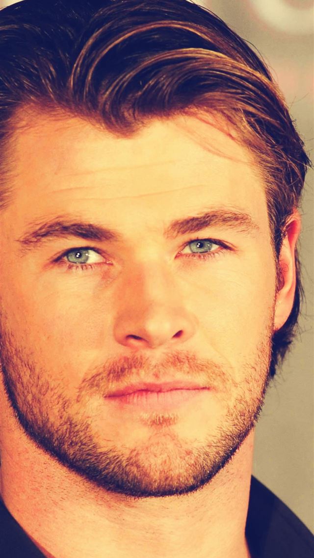 1284x2778 Chris Hemsworth Close Up Pics Resolution HD Celebr... - chris hemsworth iPhone Wallpaper