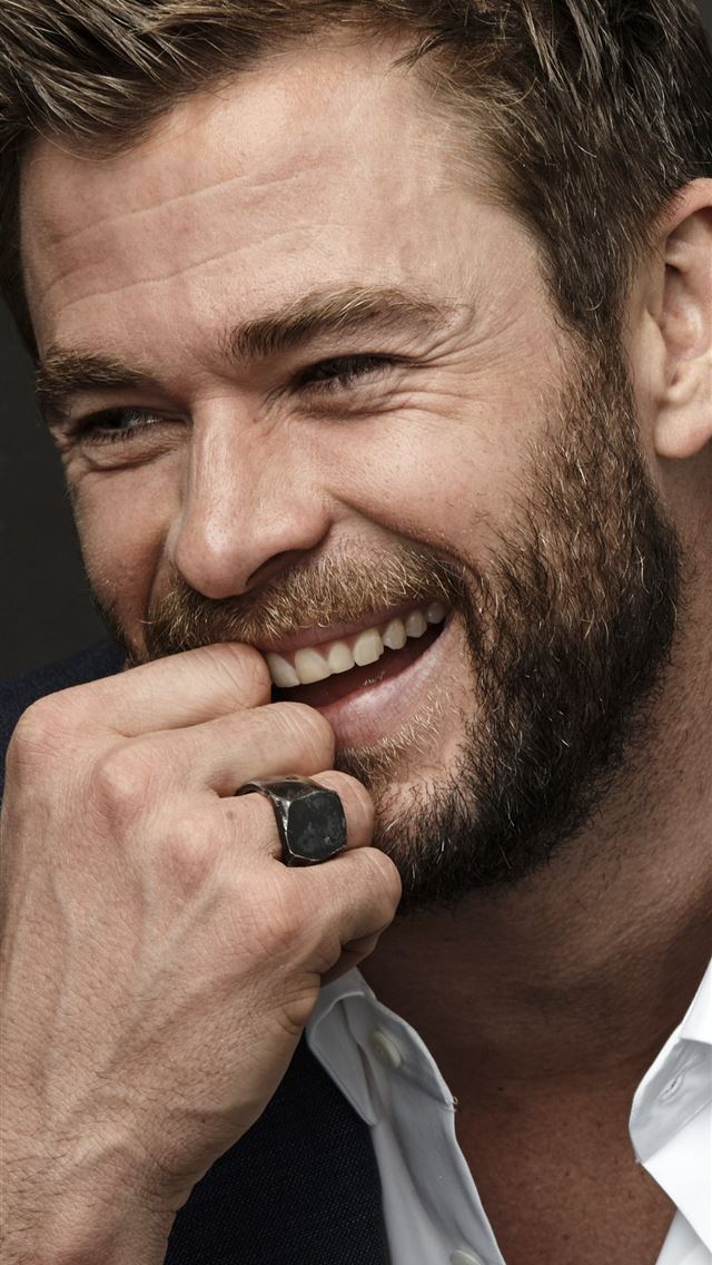 1284x2778 Chris Hemsworth photo 5k Celebrities - chris hemsworth iPhone Wallpaper