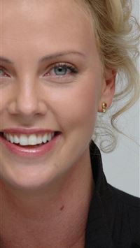  charlize theron –Free wallpaper