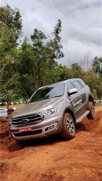 ford endeavour wallpaper