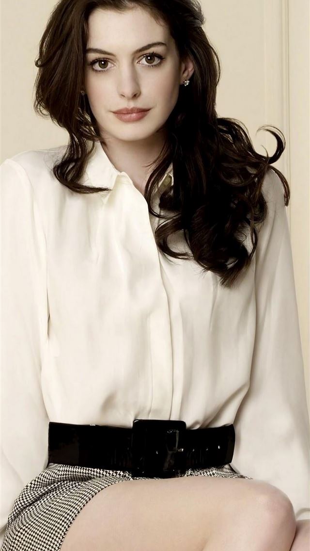 1284x2778 Anne Hathaway Brunette Girl 4K - anne hathaway iPhone Wallpaper