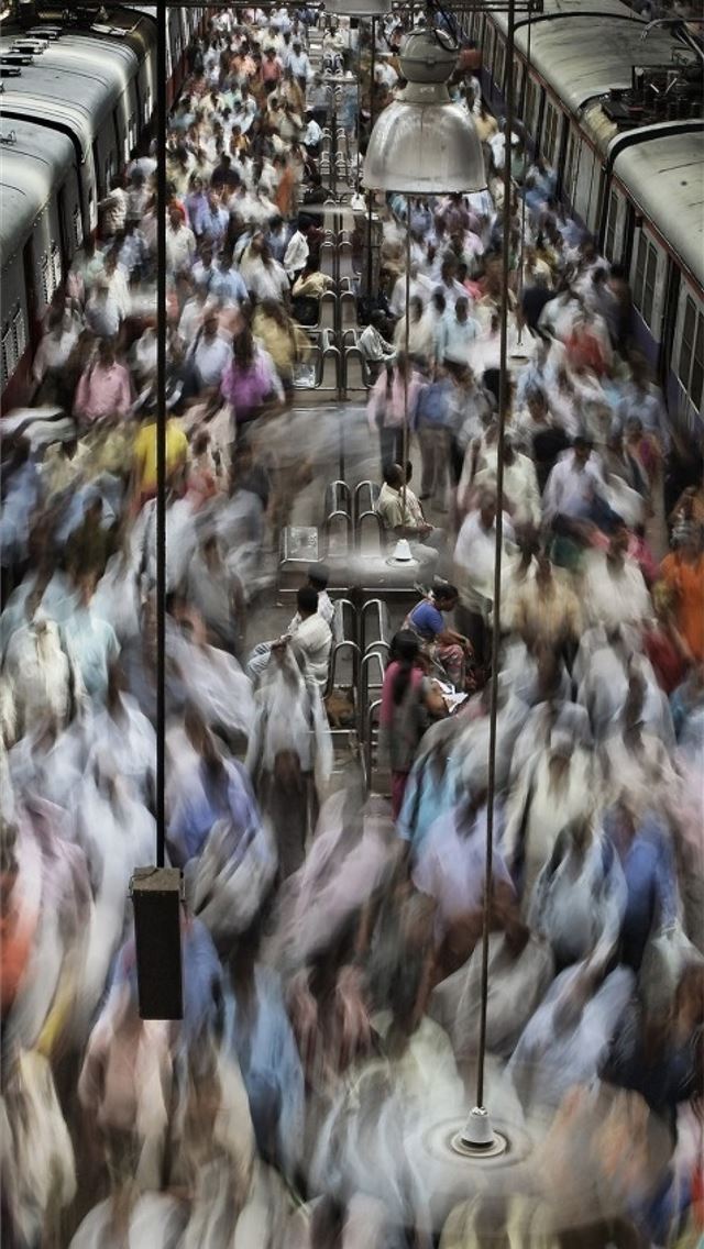 1284x2778 People Train Station Timelapse Public India Mumbai... - mumbai iPhone Wallpaper