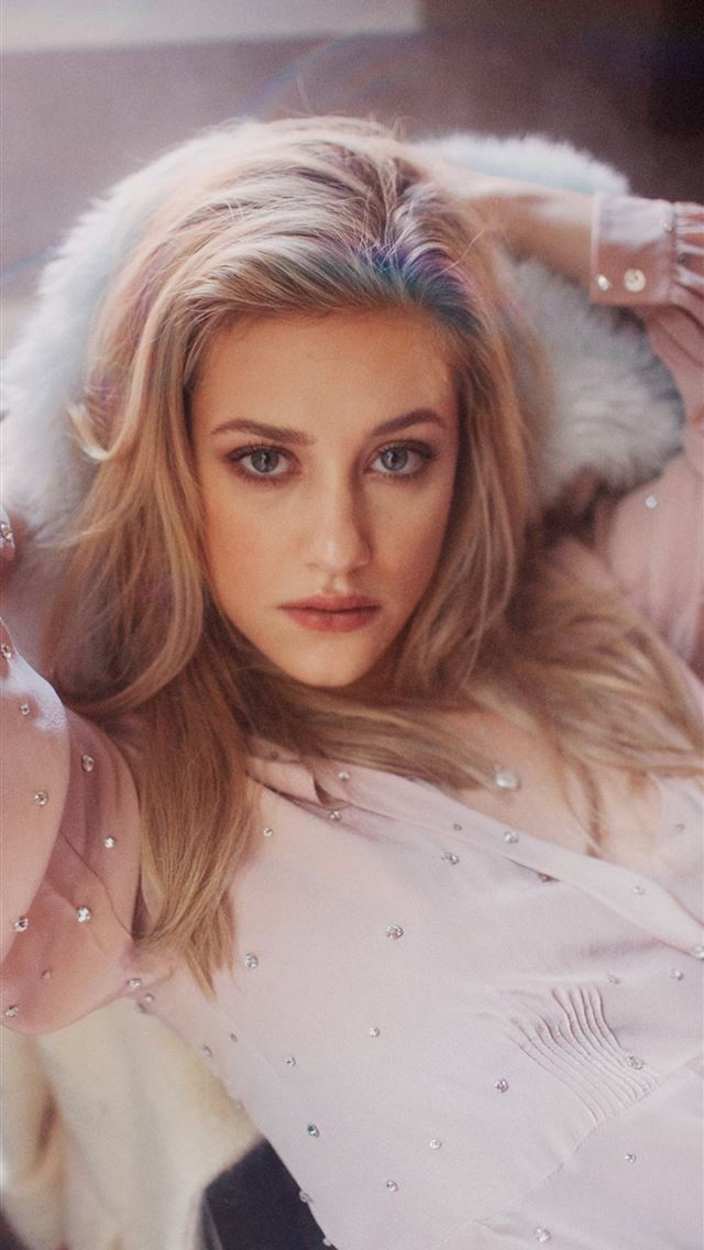 1284x2778 alicia silverstone - alicia silverstone iPhone Wallpaper