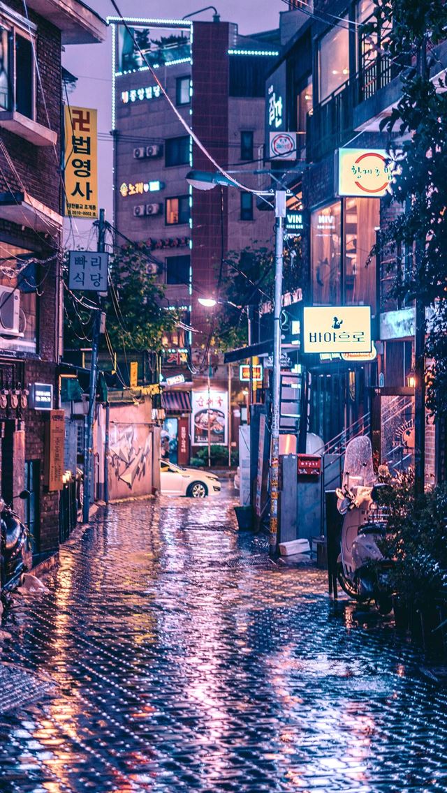 1284x2778 ITAP of a Rainy Alley in Seoul - south korea iPhone Wallpaper