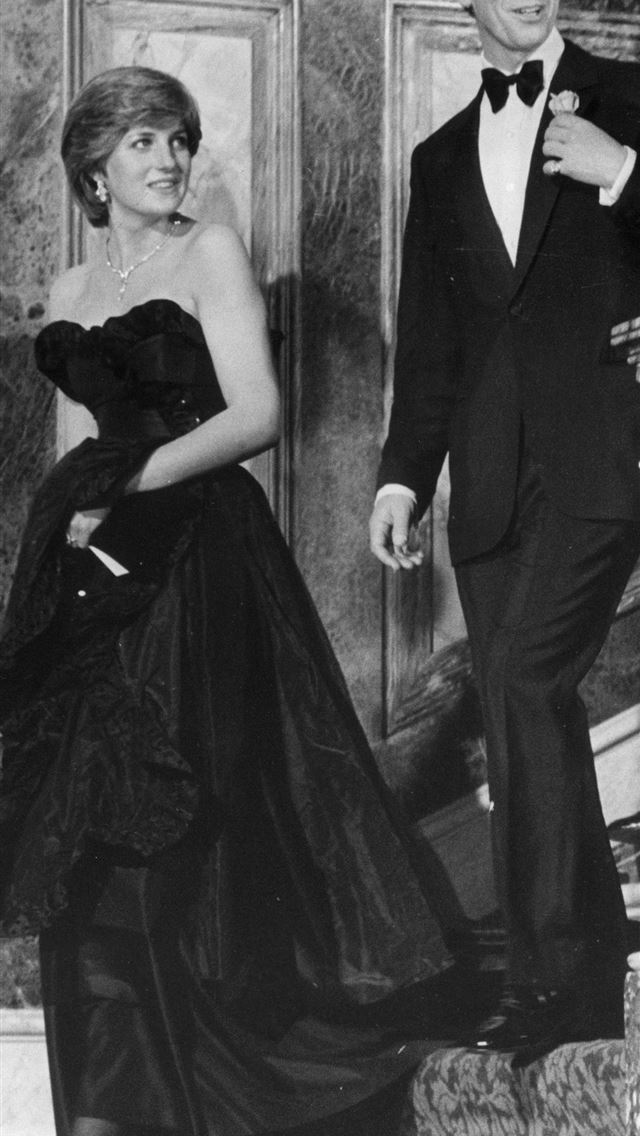 1125x2436 50 Photos of Princess Diana You've Never Seen Befo... - princess diana iPhone Wallpaper