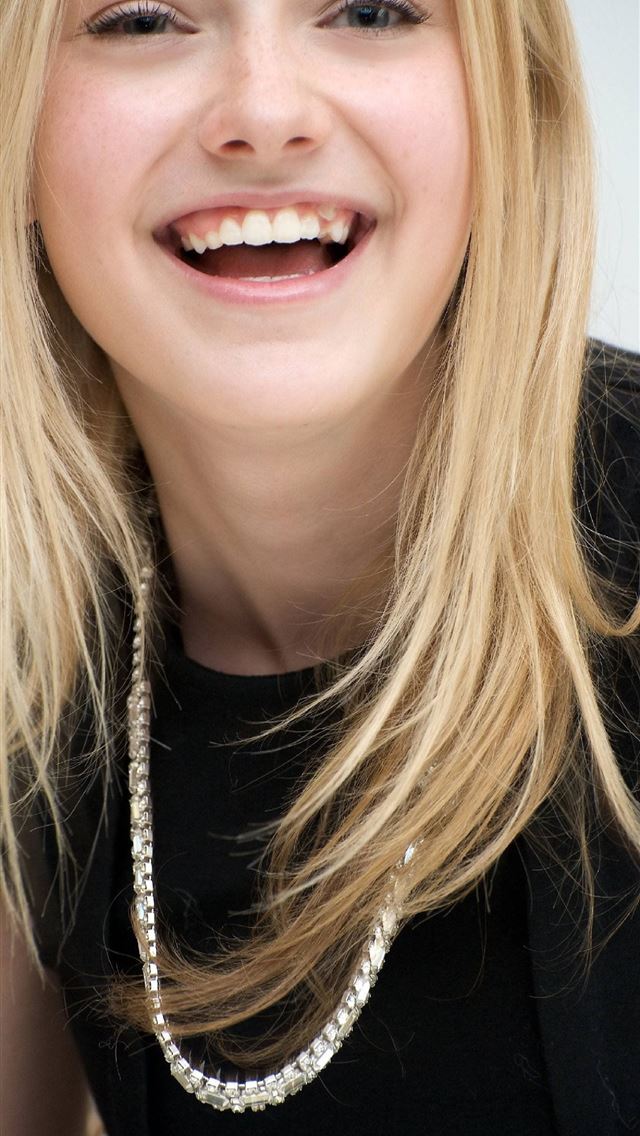 1284x2778 Dakota Fanning - dakota fanning iPhone Wallpaper