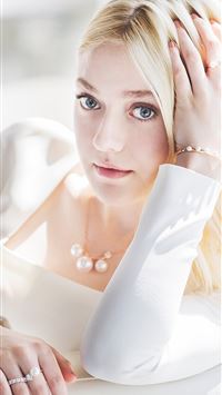 327417 Dakota Fanning Beautiful Blonde Girl 4K pho... wallpaper