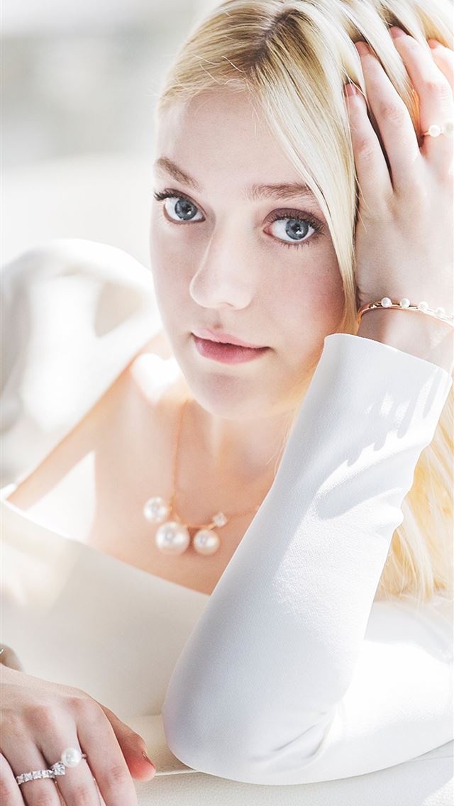 1284x2778 327417 Dakota Fanning Beautiful Blonde Girl 4K pho... - dakota fanning iPhone Wallpaper