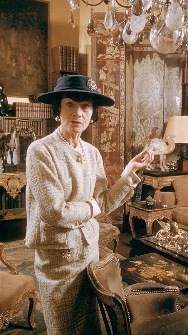 1284x2778 TV ghosthunters at Coco Chanel's abandoned decayin... - coco chanel iPhone Wallpaper