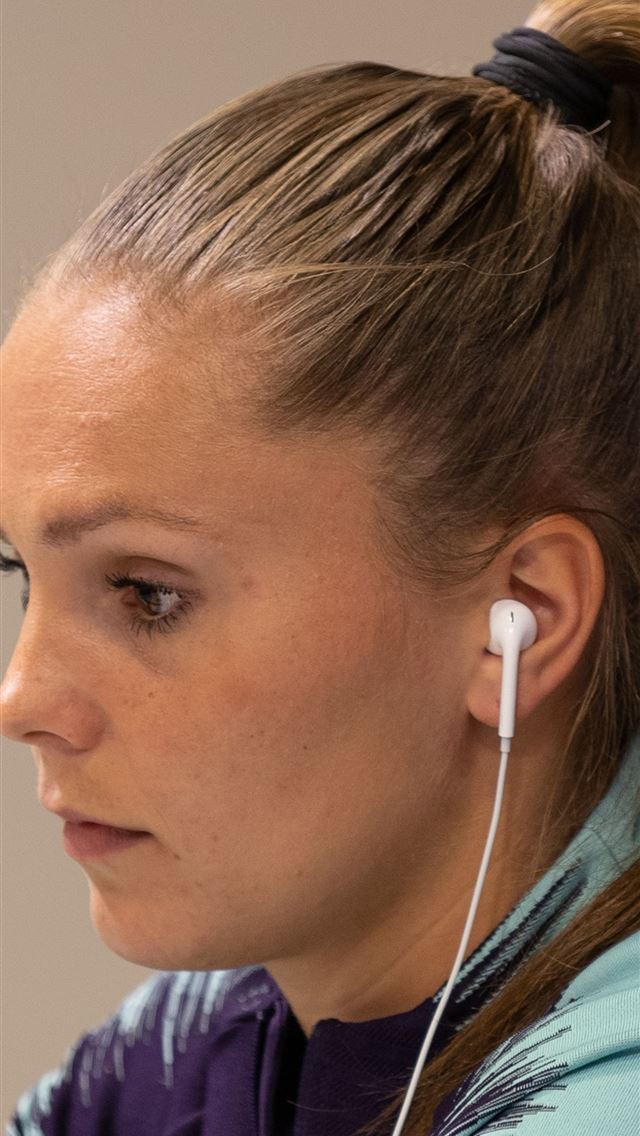 1284x2778 lieke martens - lieke martens iPhone Wallpaper