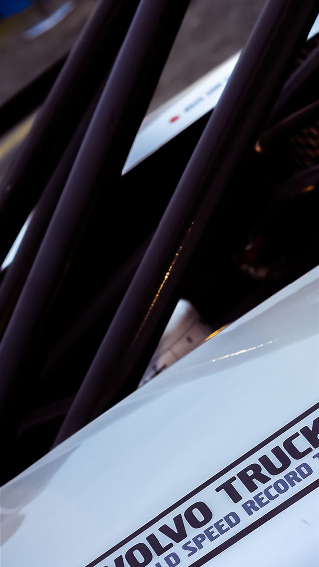 1125x2436 volvo fh - volvo fh iPhone Wallpaper