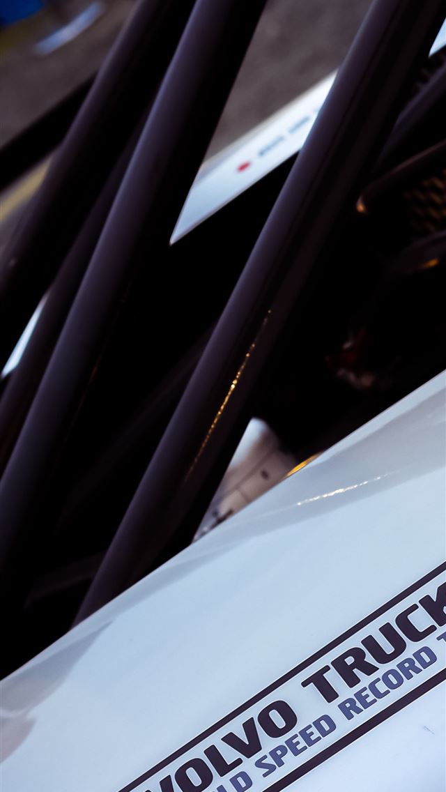 1125x2436 freightliner trucks - freightliner trucks iPhone Wallpaper