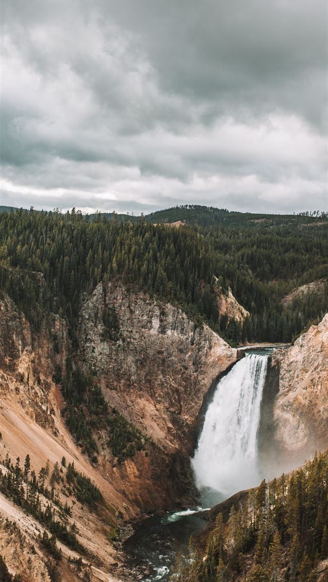 1125x2436 yellowstone national park - yellowstone national park iPhone Wallpaper