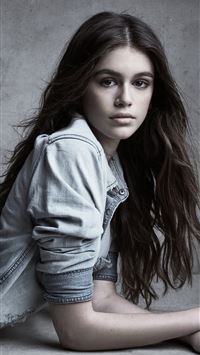 kaia gerber wallpaper