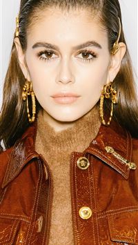 kaia gerber wallpaper