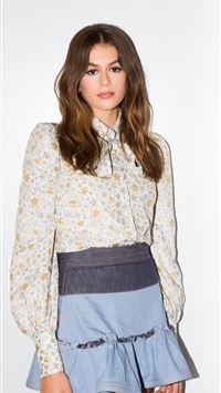 kaia gerber wallpaper