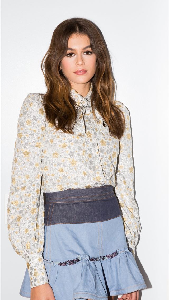 1284x2778 kaia gerber - kaia gerber iPhone Wallpaper