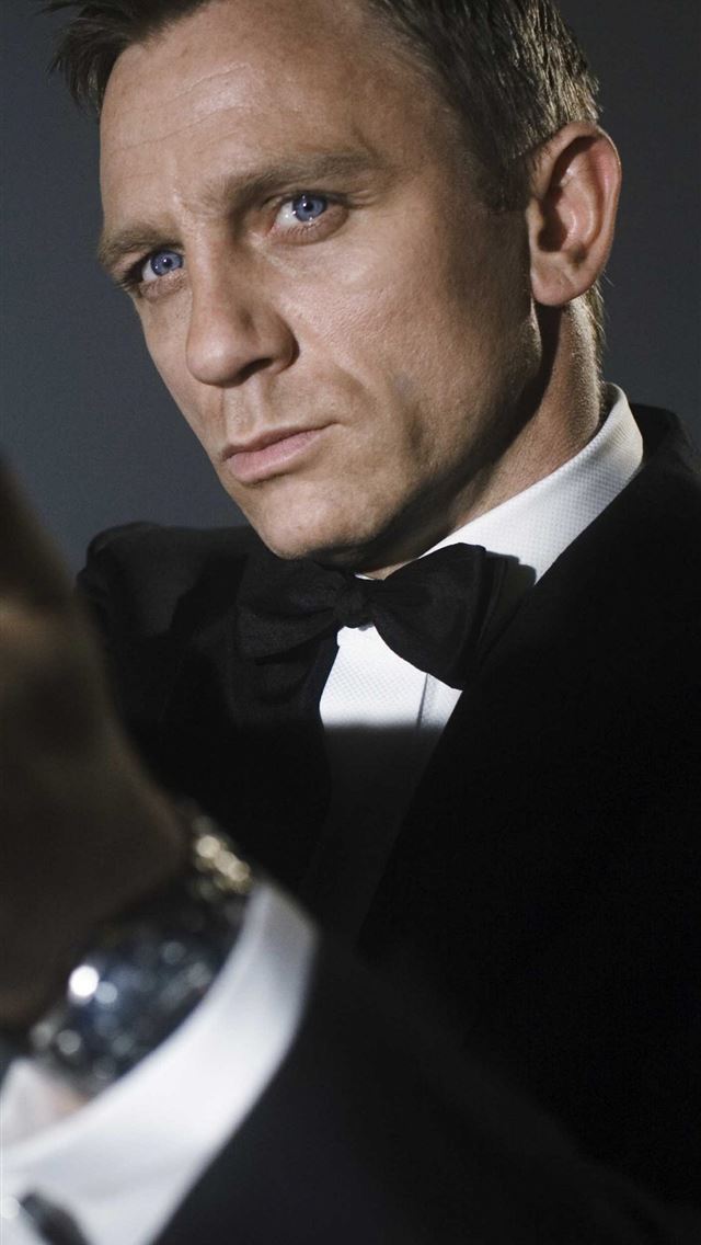 1284x2778 daniel craig - daniel craig iPhone Wallpaper