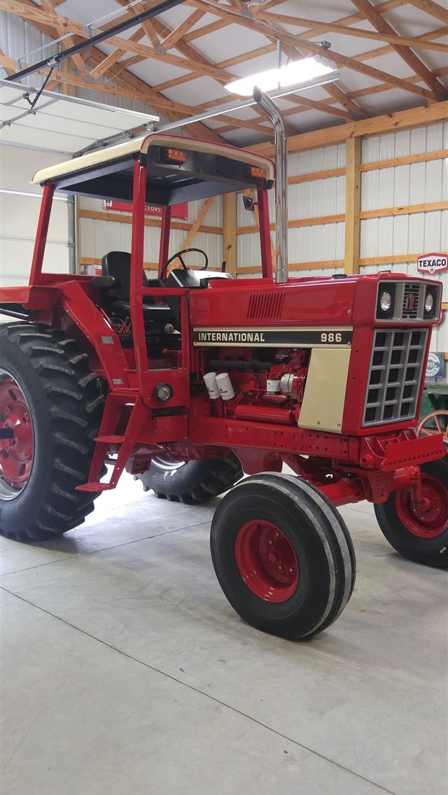 1284x2778 farmall tractors - farmall tractors iPhone Wallpaper