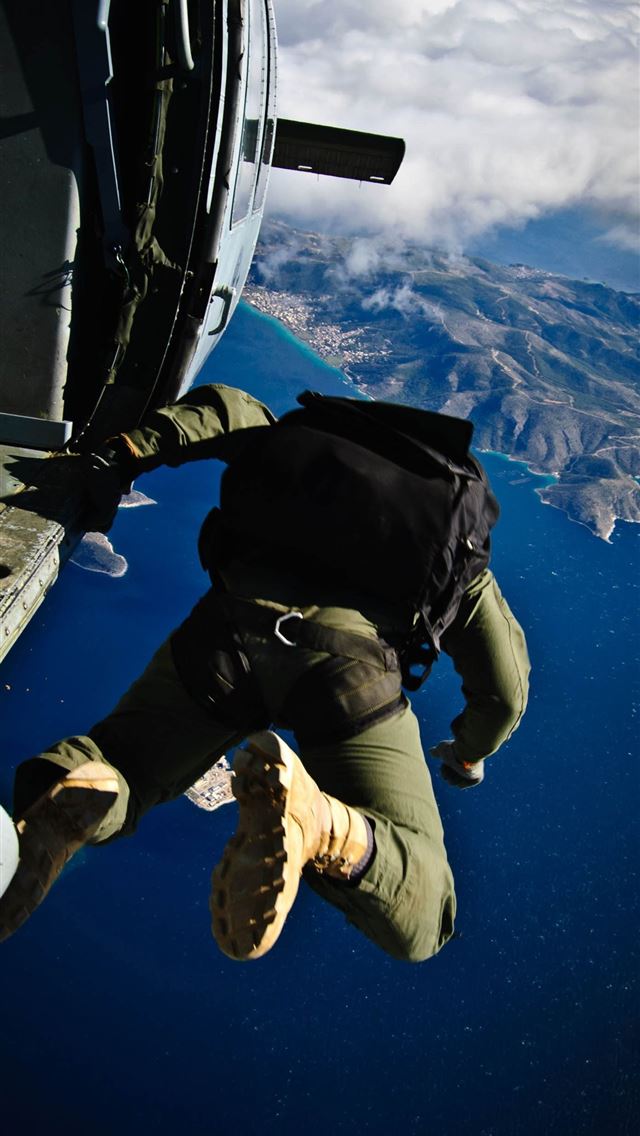 1284x2778 skydiving - skydiving iPhone Wallpaper