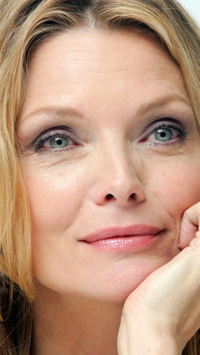 1284x2778 michelle pfeiffer - michelle pfeiffer iPhone Wallpaper