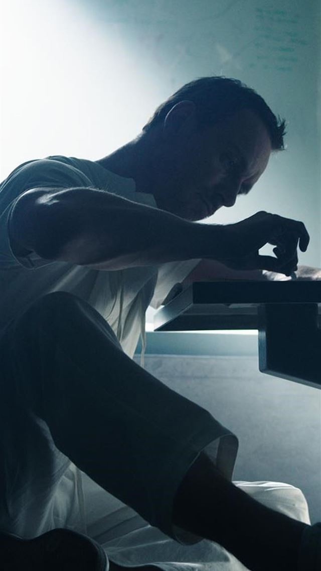 1284x2778 michael fassbender - michael fassbender iPhone Wallpaper