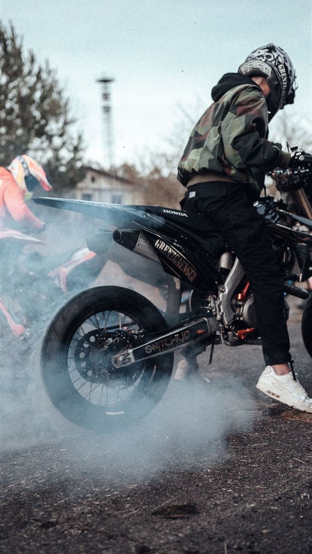 1284x2778 motor bike staunt - motor bike staunt iPhone Wallpaper
