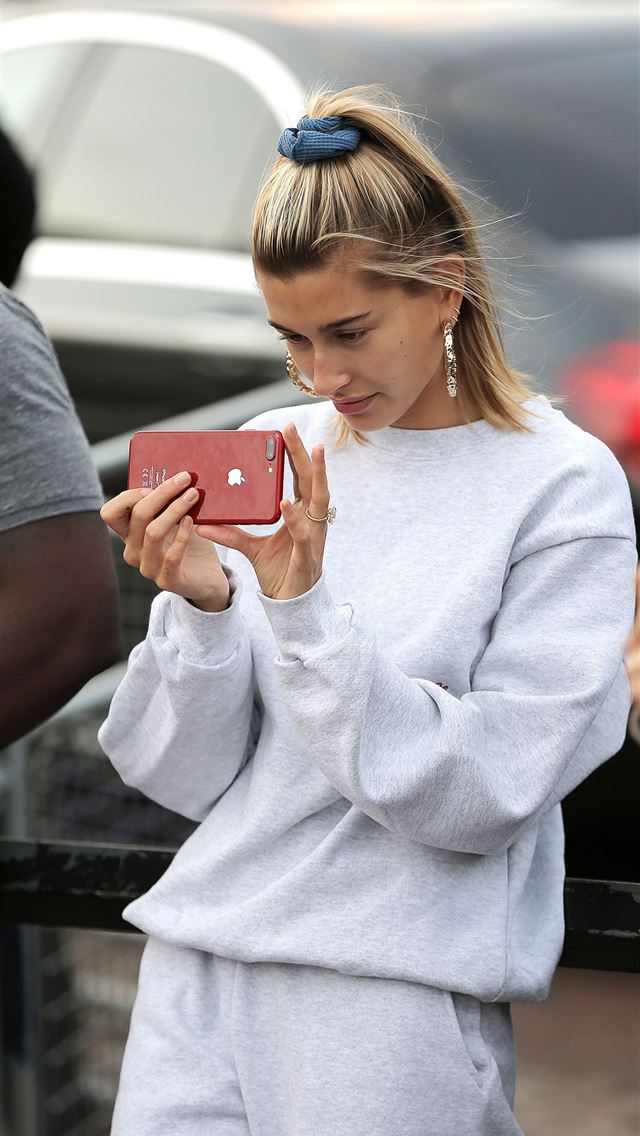 1284x2778 hailey bieber - hailey bieber iPhone Wallpaper