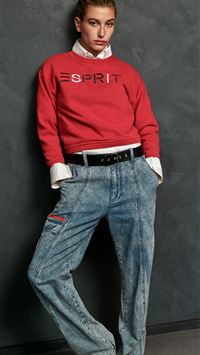 hailey bieber wallpaper