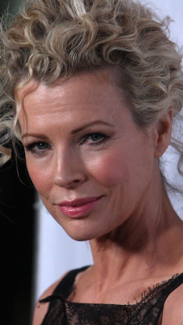 1125x2436 kim basinger - kim basinger iPhone Wallpaper