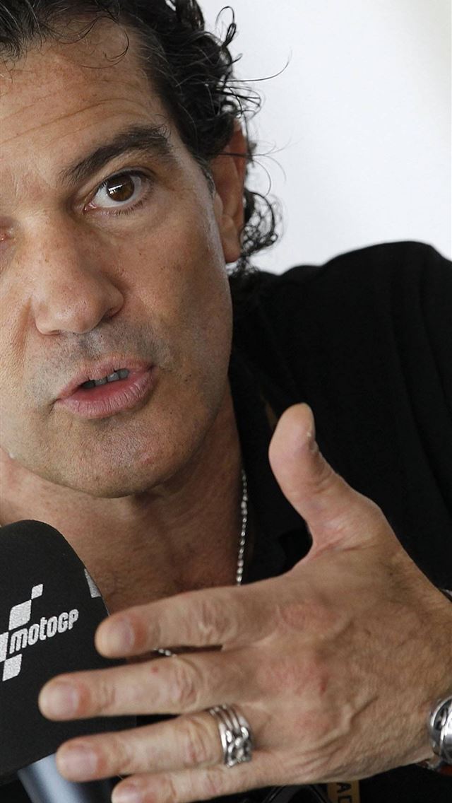 1284x2778 antonio banderas - antonio banderas iPhone Wallpaper