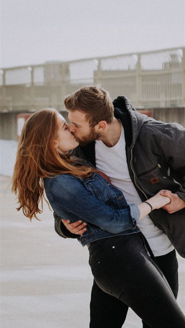 1284x2778 international kissing day -  iPhone Wallpaper