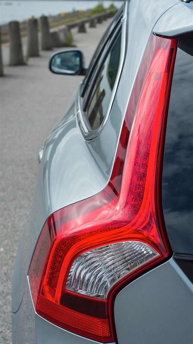 1284x2778 volvo v60 - volvo v60 iPhone Wallpaper