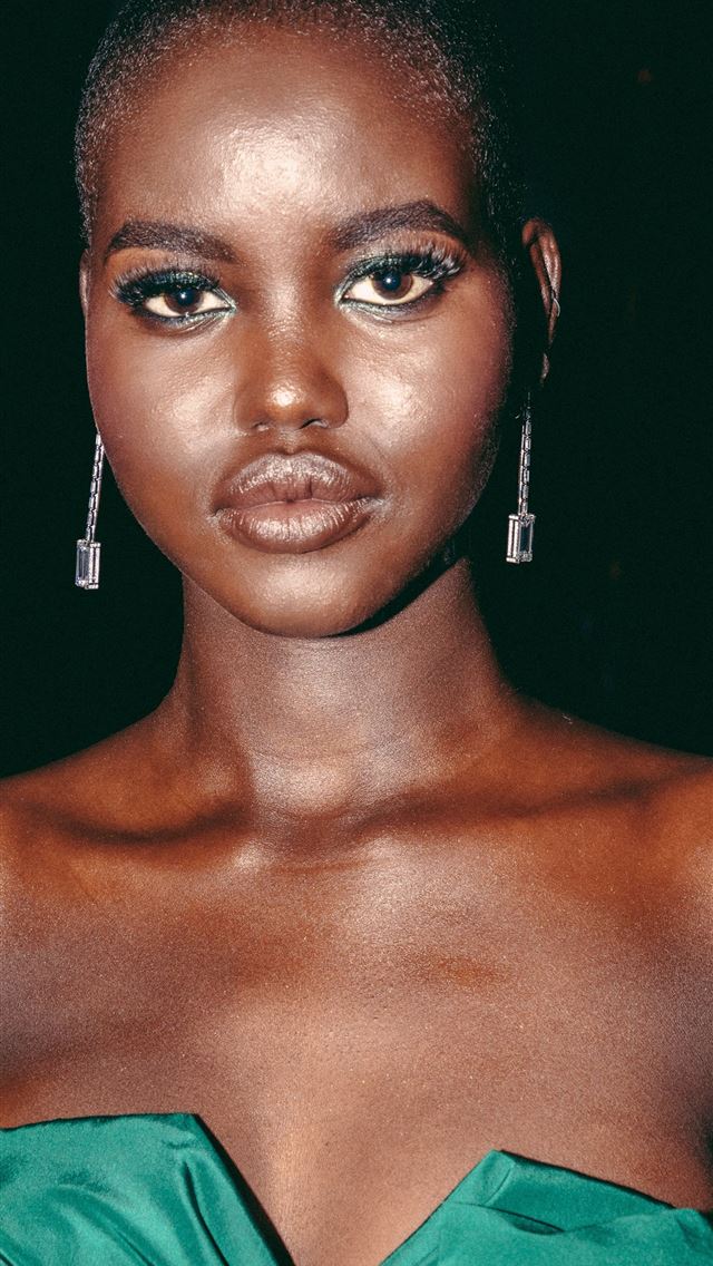 1284x2778 adut akech - adut akech iPhone Wallpaper