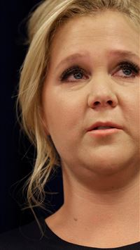 amy schumer wallpaper