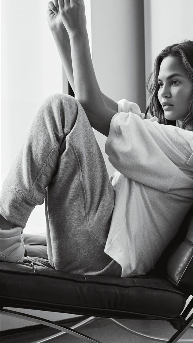 1284x2778 chrissy teigen - chrissy teigen iPhone Wallpaper