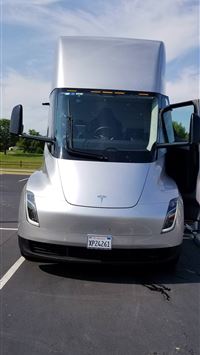 tesla semi truck wallpaper