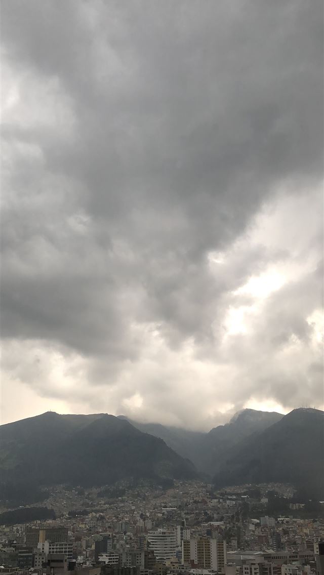 1284x2778 quito - quito iPhone Wallpaper