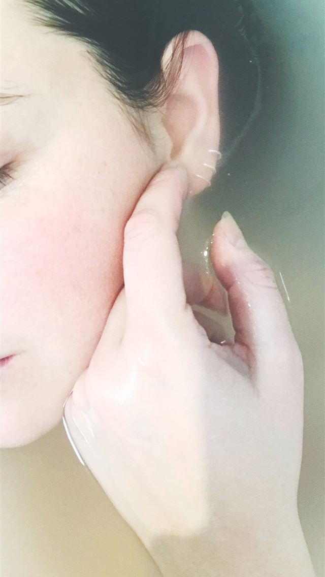 1284x2778 woman soaked in water - france iPhone Wallpaper