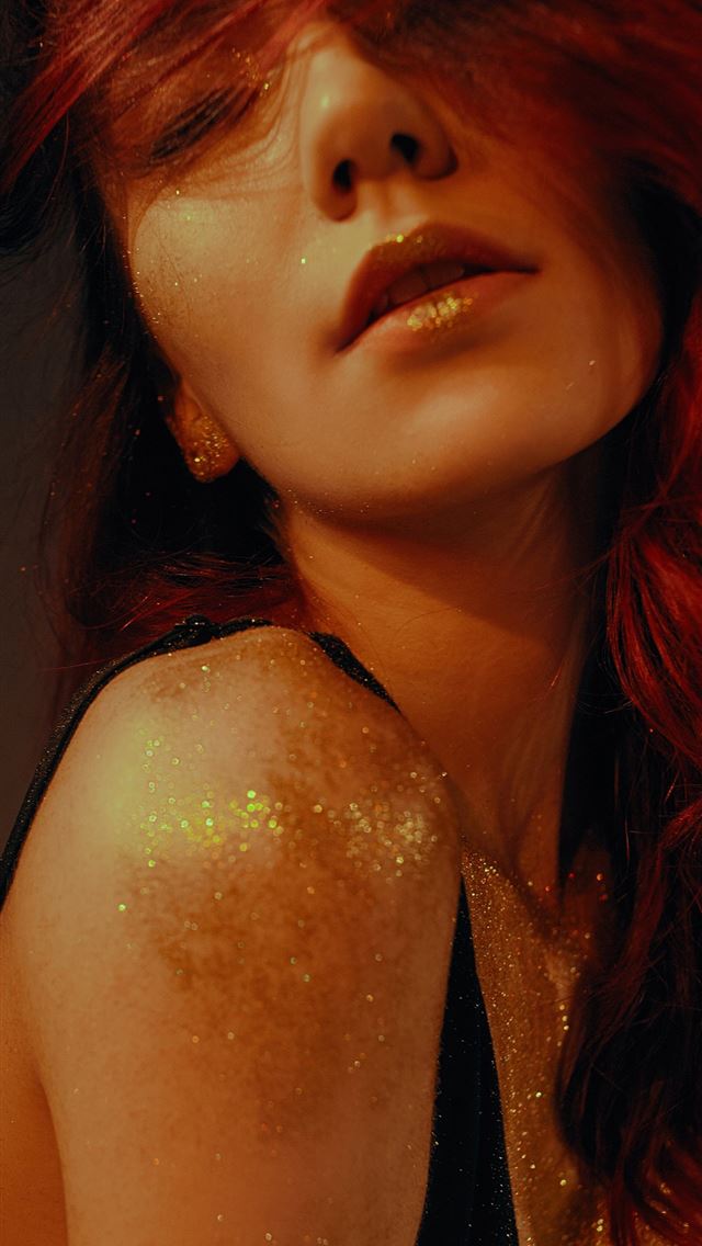 1284x2778 woman with glitters on her body - new york iPhone Wallpaper