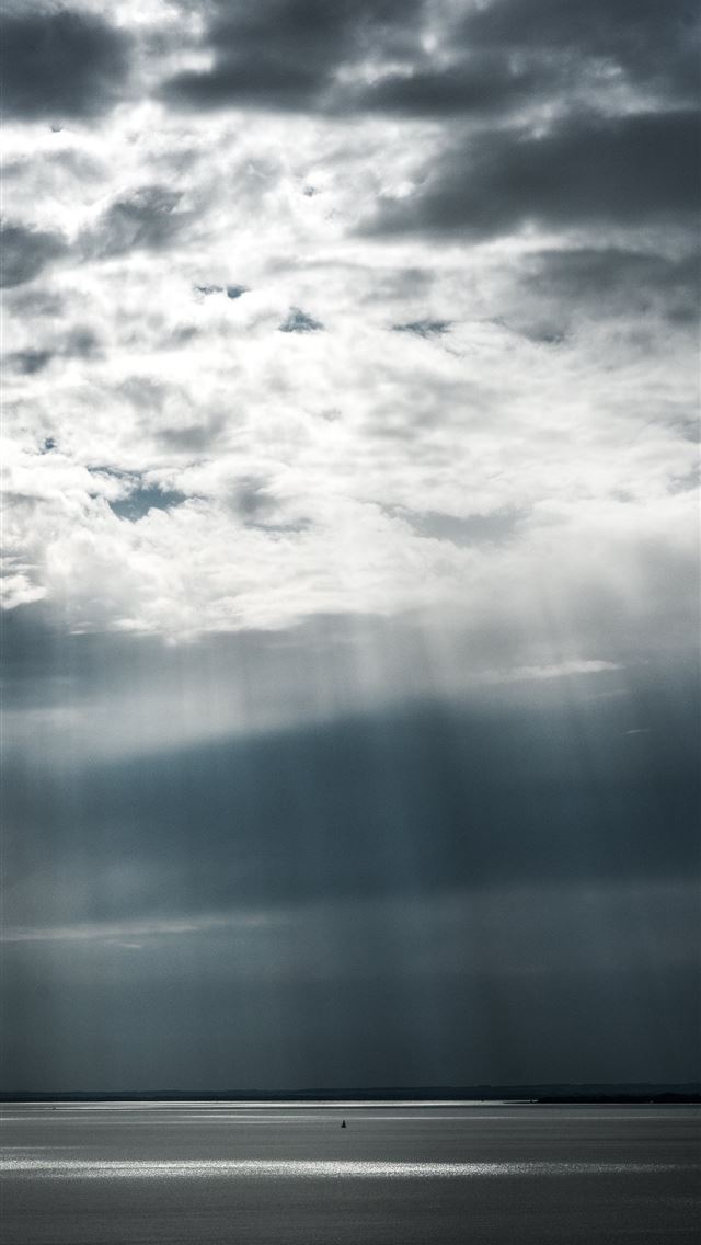 1284x2778 view of gray cloudy sky - hungary iPhone Wallpaper