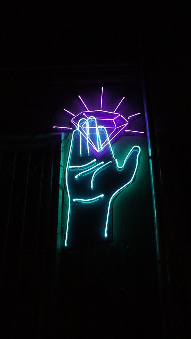 1284x2778 hand and purple diamond lase lights - diamond iPhone Wallpaper