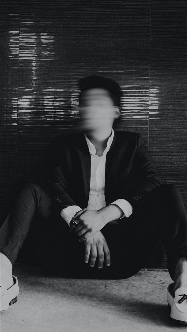 1284x2778 man sitting on floor - grey iPhone Wallpaper