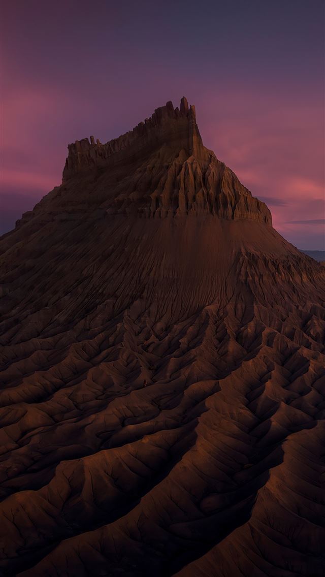 1284x2778 scared earth 4k -  iphone 13 Wallpaper