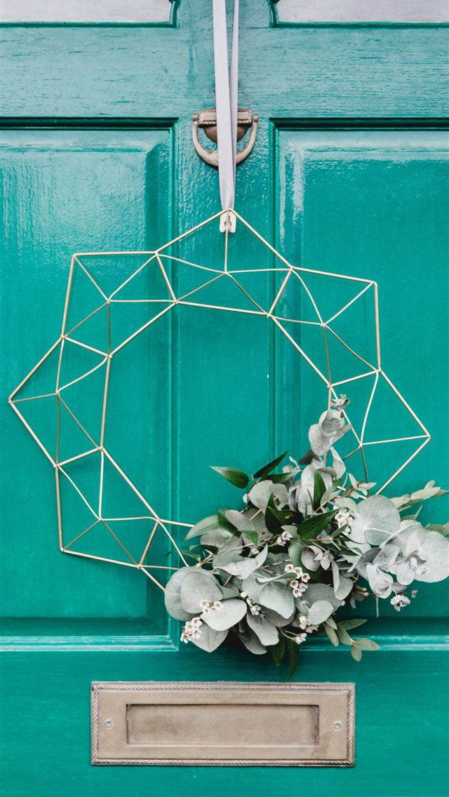 1284x2778 white hanging wreath on green door - united kingdom iPhone Wallpaper