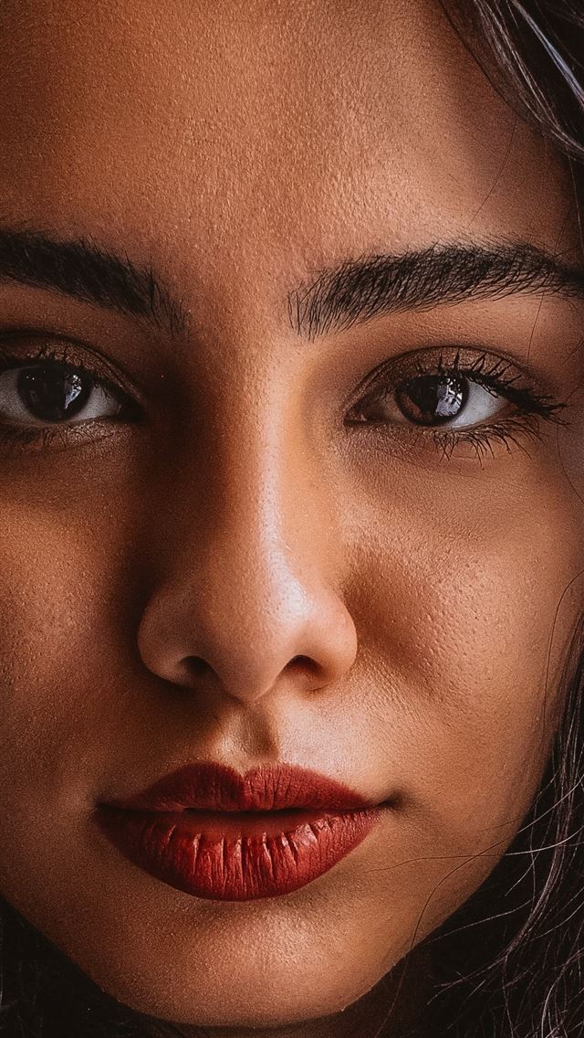 1125x2436 woman's face - girls iPhone Wallpaper