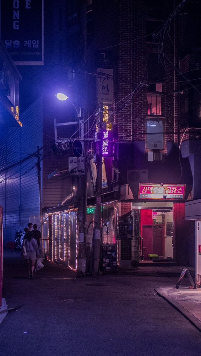 1284x2778 turned on utility pole - south korea iPhone Wallpaper