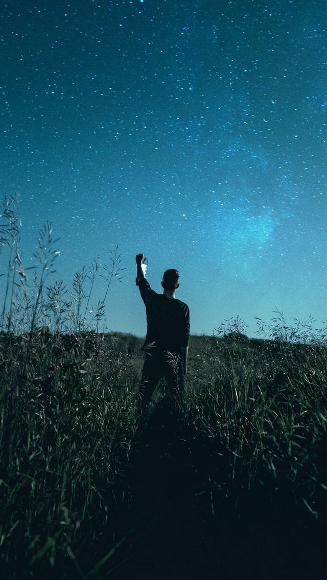 1284x2778 man standing -  iphone 13 Wallpaper